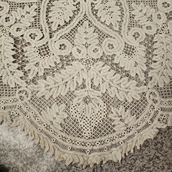 ANTIQUE Irish Crochet Lace Tablecloth Round Floral Vintage 59in Handmade - Picture 4 of 12